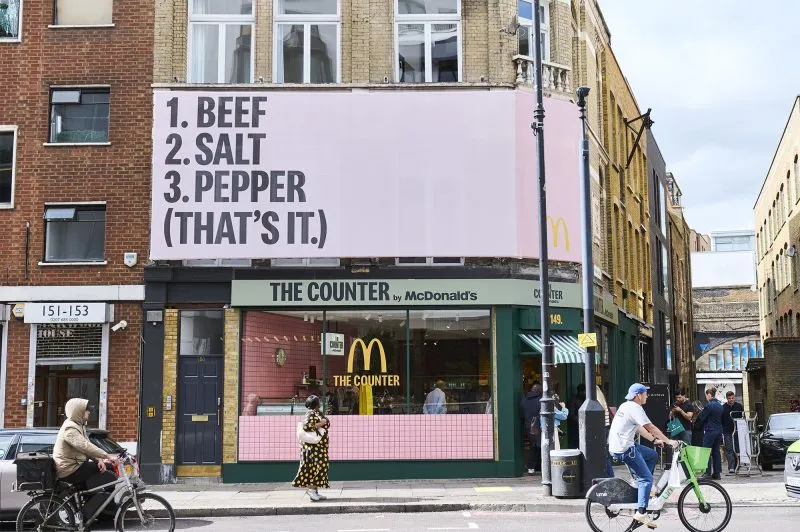 A McDonald's átveszi egy hentesüzlet helyét, hogy három hozzávalóról meséljen