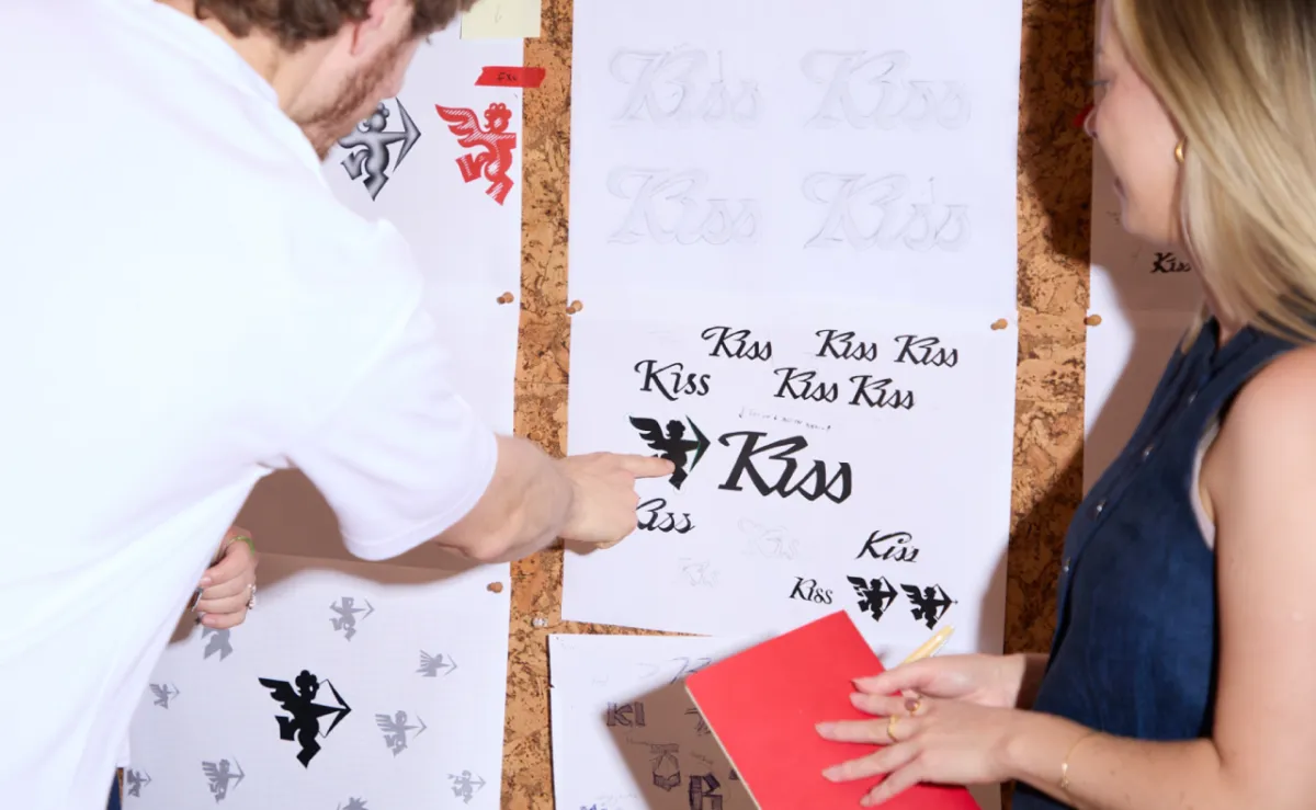 A Kiss Branding megmutatja, mi történik, ha a stúdióalapítók kimaradnak a saját arculatváltásukból